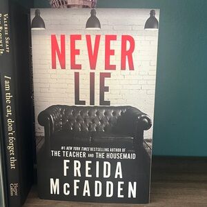 Never Lie by Freida McFadden Book